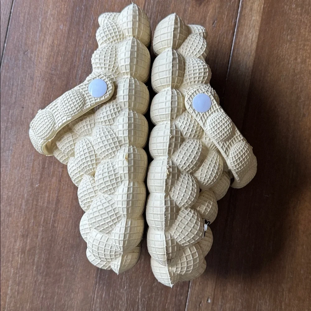 Size 2/3 clog slippers slides croc like